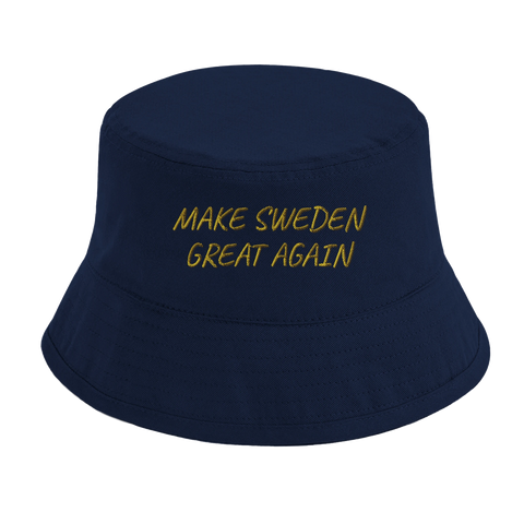 Marinblå bucket hat med gul text “Make Sweden Great Again” broderad framtill