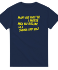 Man var nykter i morse t-shirt med gul text – marinblå