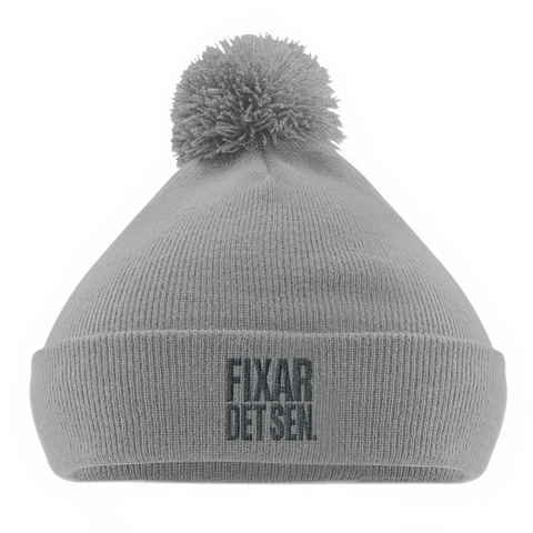Rolig mössa med texten “Fixar det sen”. Perfekt för prokrastinerare och tidsoptimister med humor.