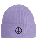 lila mössa med broderat peace-märke