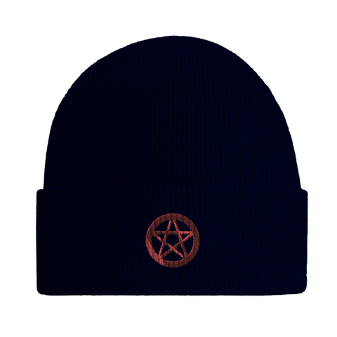 Mörk mössa med mudd och broderat pentagrammotiv