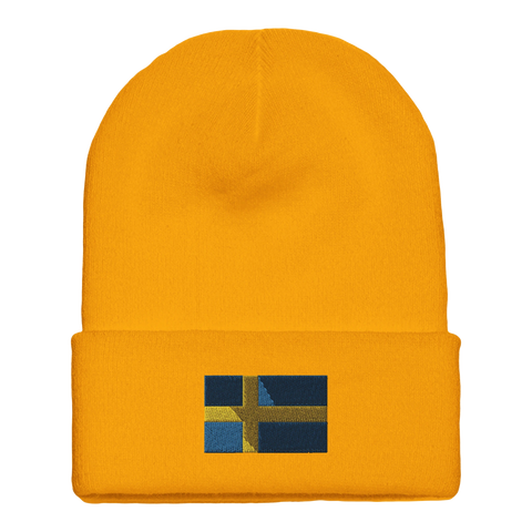 Gul mössa med broderad svensk flagga