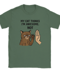T-shirt med texten "My cat thinks I'm awesome. NOT" och en sur katt