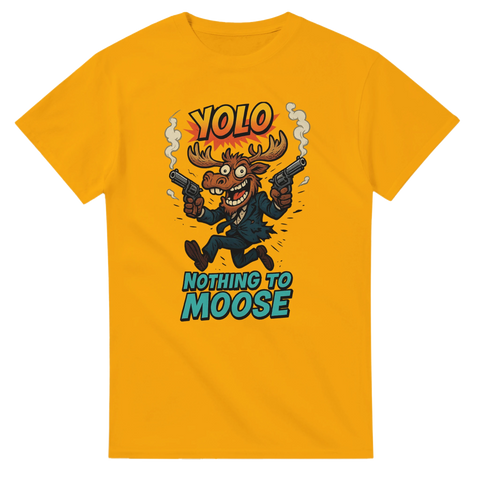 Gul t-shirt med tecknad älg med pistoler och texten "YOLO – Nothing to Moose"