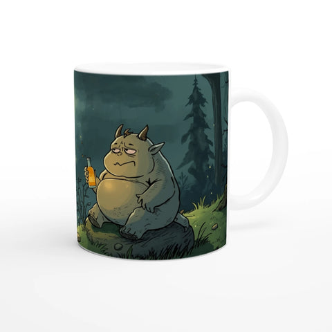 Mugg med illustration av ett ölälskande troll som sitter i skogen och dricker