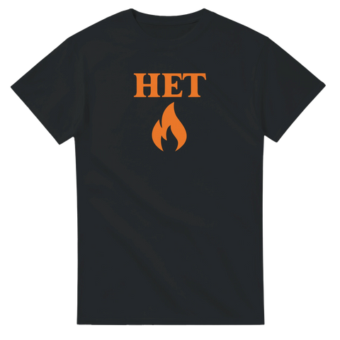 Svart t-shirt med orange text “HET” och en stiliserad flamma – kaxig design för chiliälskare och grillfantaster.