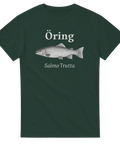 Mörkgrön t-shirt med grå illustrerad öring och texten “Öring – Salmo Trutta” – perfekt för sportfiskare och naturälskare.