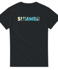 Svart t-shirt med texten SUMMER i strand- och havsmönster