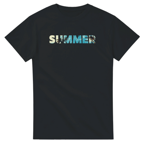 Svart t-shirt med texten SUMMER i strand- och havsmönster