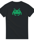 Grön Pixel Invader-karaktär i 8-bitars stil – grafisk retro t-shirt