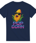 Blå t-shirt med neoninspirerad retrodesign: en glad majskolv i solglasögon och texten "Pop Corn", perfekt för bioälskare och humor.