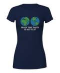 Mörkblå dam t-shirt med två jordglober och texten "Proof That Earth Is Not Flat"