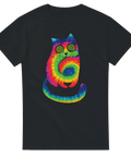 Psykedelisk t-shirt med katt i tie-dye regnbågsfärger och hypnotiska ögon. Perfekt för festival, retrostil och kattälskare.