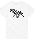Vit t-shirt med svartvit rutmönstrad älg i racing-flaggs-design