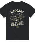 Svart raggart-shirt med illustration av en 50-talsbil, svensk flagga och texten "Raggare 50-tal och Rock'n'Roll", perfekt för cruising och bilträffar