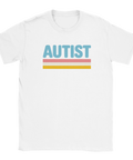 Vit t-shirt med texten AUTIST i retrostil och färgglada ränder
