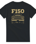 Svart t-shirt med vintageillustration av klassisk pickup truck och texten F150