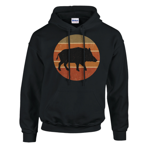 Svart hoodie med silhuett av vildsvin framför retrofärgad solnedgång
