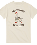 Illustration av en gås med tomteluva och julbelysning – beige t-shirt