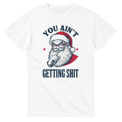 Vit t-shirt med arg tomte och texten “You Ain’t Getting Shit” i retrostil