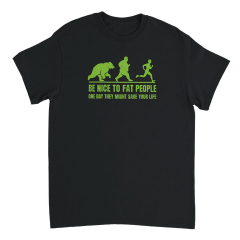 svart t-shirt med grönt tryck be nice to fat people och björnmotiv