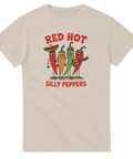 Rolig t-shirt med tecknade chilifrukter och texten Red Hot Silly Peppers