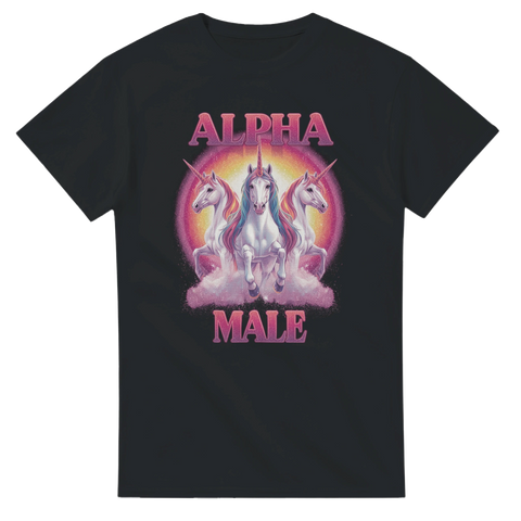 Ironisk t-shirt med tre tecknade enhörningar och texten Alpha Male i rosa retrostil