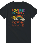 Svart t-shirt med färgglad text “Powered by Satan”, sol, regnbåge och tre dansande djävlar