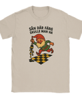 Beige t-shirt med tecknad tomte som målar rutigt golv och texten Sån där färg skulle man ha