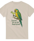 T-shirt med papegoja som håller ett margaritaglas och texten "Searchin’ for my lost shaker of salt"