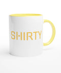 vit keramisk mugg med gul insida och handtag, shirty-tryck