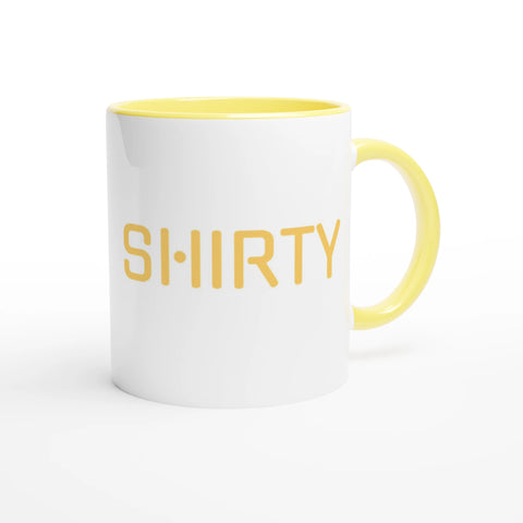vit keramisk mugg med gul insida och handtag, shirty-tryck