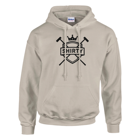 Beige hoodie med svart Shirty-logga i form av krona, sköld och korsade poloklubbor – sportig och elegant streetwear.
