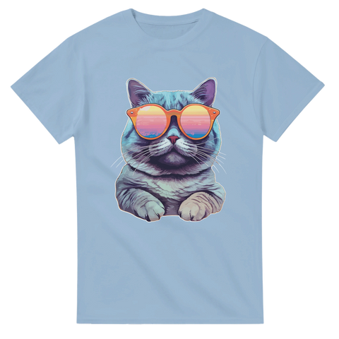 Ljusblå t-shirt med tecknad katt i färgglada solglasögon

