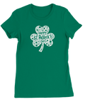 Grön dam-t-shirt med vit shamrock och texten Happy St. Patrick’s Day