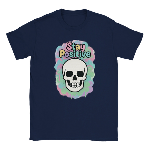 T-shirt med dödskalle, pastellrök och texten "Stay Positive"