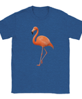 T-shirt med stilren rosa flamingo på blå bakgrund