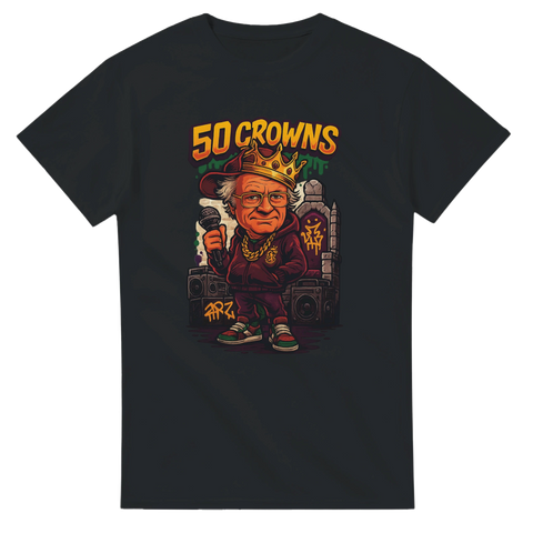 Tecknad kung i hiphopkläder med krona, guldkedja och boombox, texten "50 Crowns" på svart t-shirt.
