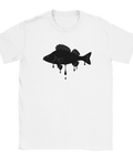 Vit t-shirt med svart silhuett av en abborre i grafisk droppande stil