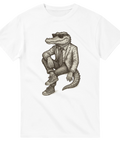 T-shirt med alligator i kostym och solglasögon, vit bakgrund