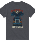 T-shirt med örn, amerikansk långtradare och texten Born to Haul – Not to Yield