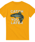 Gul t-shirt med tecknad fisk och texten "Catch You Later" i stora bokstäver