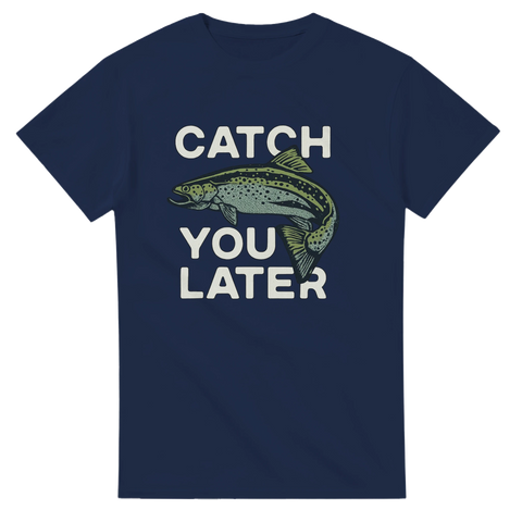 Marinblå t-shirt med tecknad öring och texten "Catch You Later" i stora bokstäver
