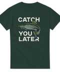 Mörkgrön t-shirt med tecknad fisk och texten "Catch You Later" i stora bokstäver
