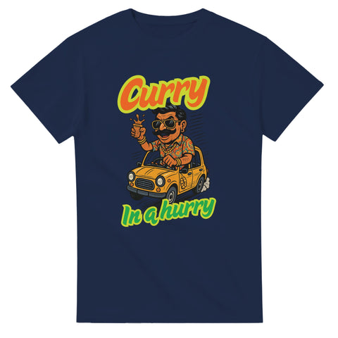 Texten "Curry in a hurry" i färgglad font och en indisk taxichaufför på marinblå t-shirt.