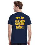 Svensk t-shirt med ryggtryck och texten Det är det som susen gör - För blågula sportfans
