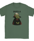 grön t-shirt med tecknad drakvampyr och texten Drakulla