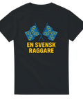 T-shirt med två korsade svenska sydstatsflaggor och texten “En Svensk Raggare” i gult