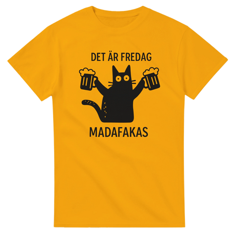 T-shirt med svart katt som håller öl och texten "Det är fredag madafakas"
