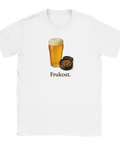 Vit T-shirt med bild av ölglas och snusdosa samt texten “Frukost.”
